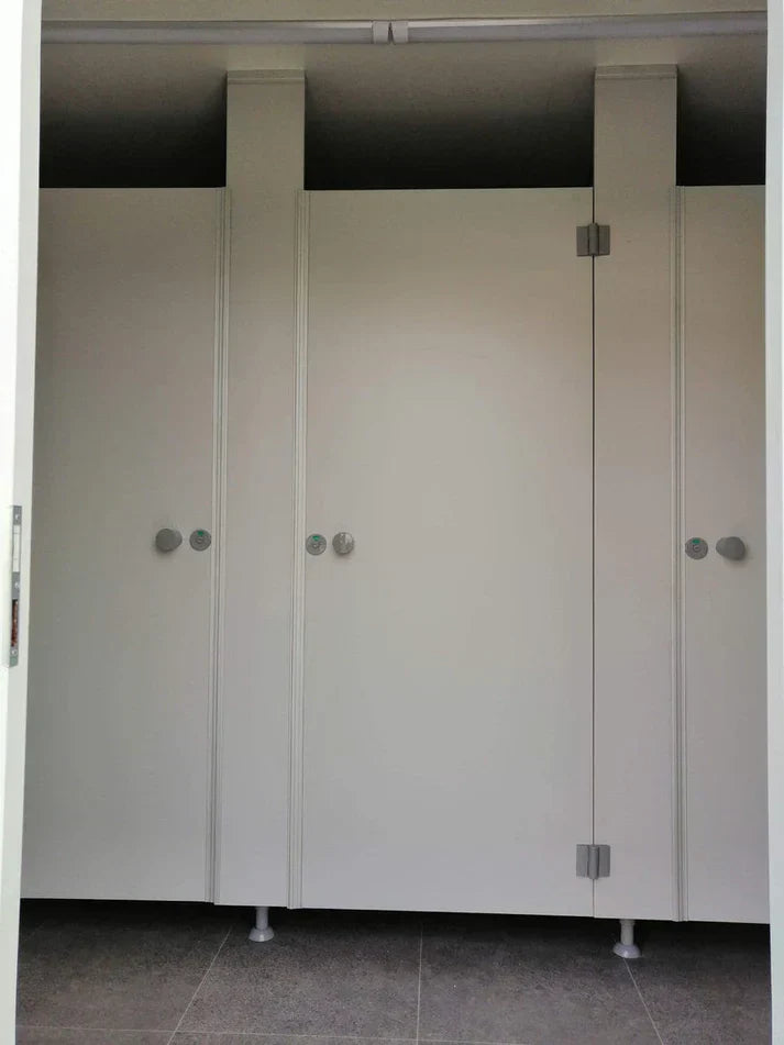 Remolque WC con doble WC 6x2,40 metros.
