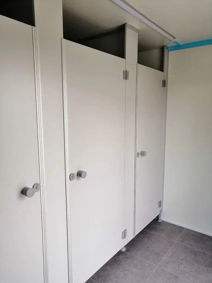 Remolque WC con doble WC 6x2,40 metros.