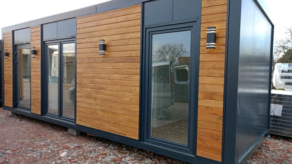 Grand contenedor para oficina con cabina de ducha y muebles de cocina